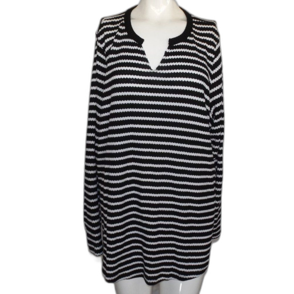 TORRID Thermal Top, 3/3X, Black/White Stripes, Long sleeve, Notch collar - Picture 9 of 14